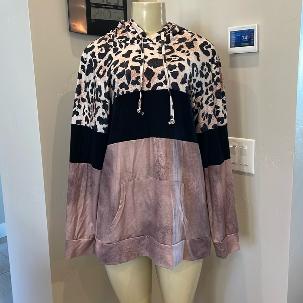Long sleeve hoodie leopard shirt size XL